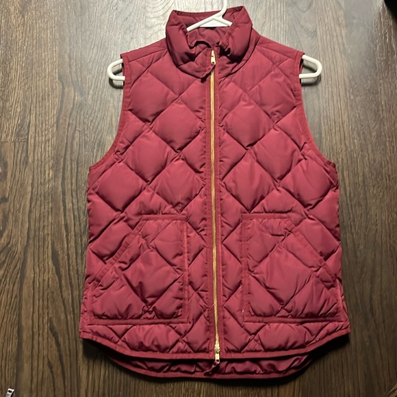 J.Crew size small, maroon vest - Picture 1 of 3